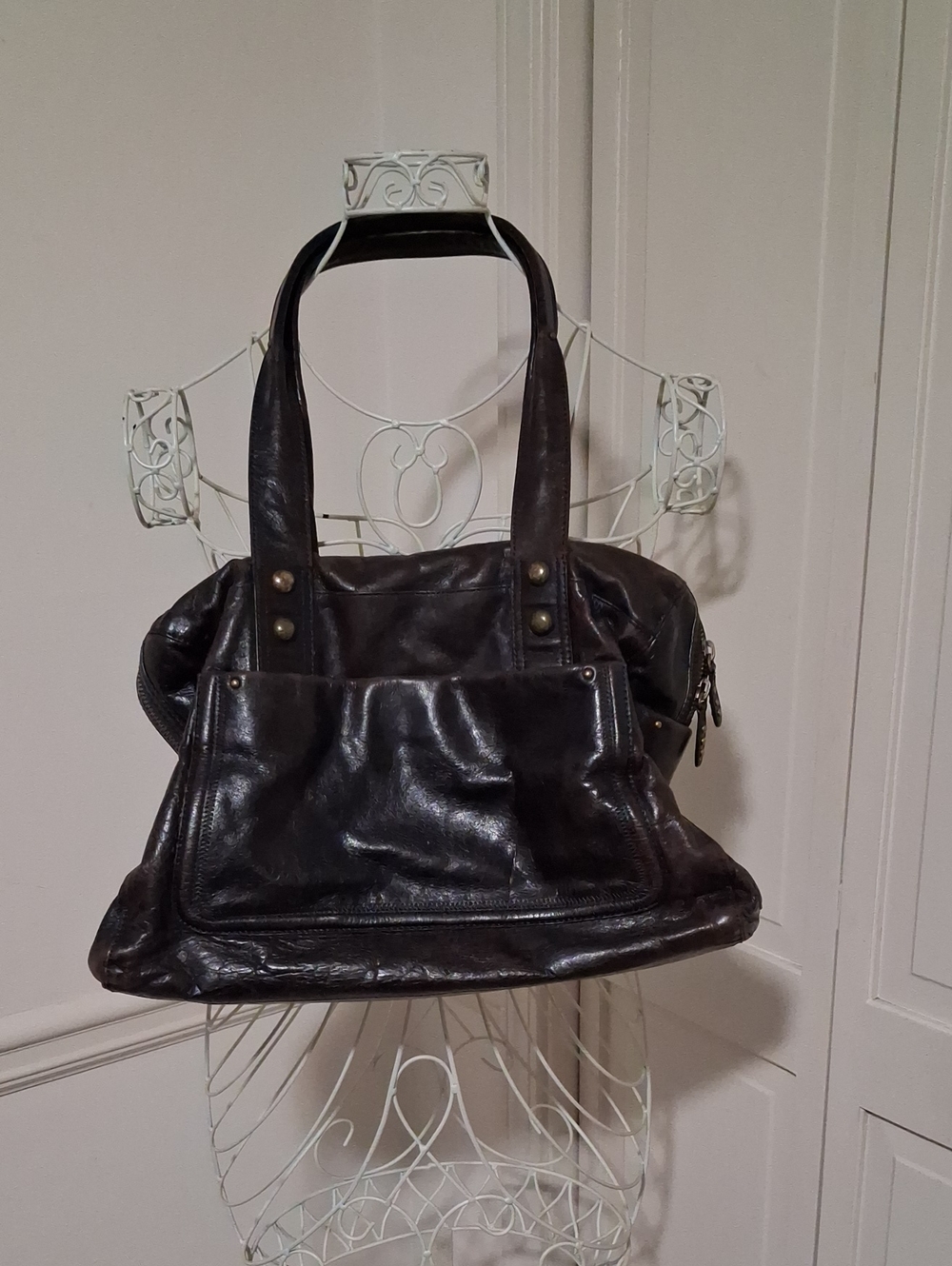 Tre Vero Brown Leather Shoulder Bag with Brass Accents